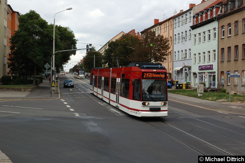 Bild: 613 als Linie 2 beim Verlassen der Haltestelle Bergstraße.