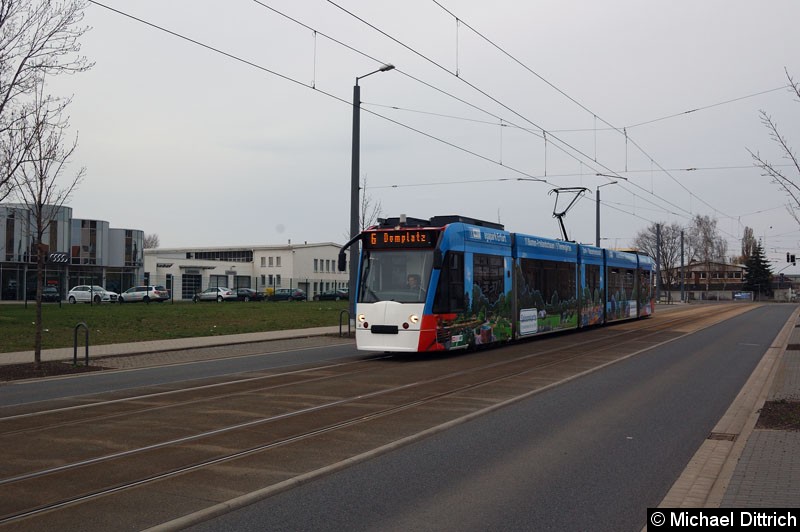 Bild: Combino 625 als Linie 6 vor der Haltestelle Mittelhäuser Str.