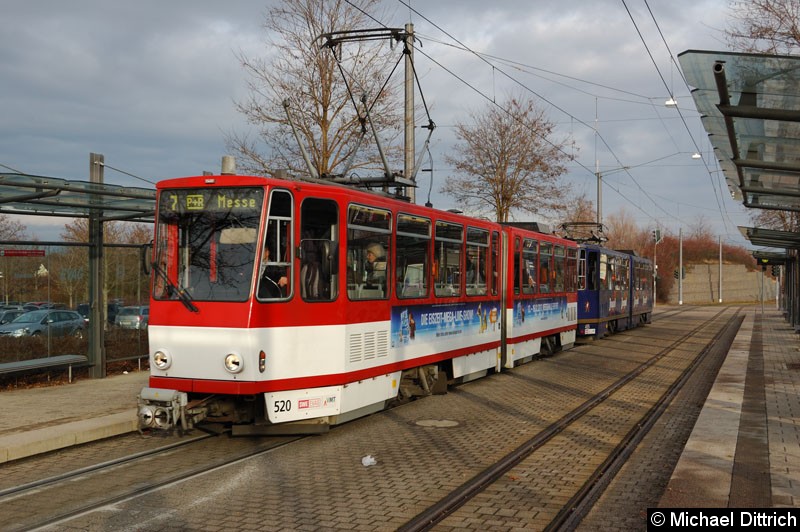 Bild: KT4D 520 und 435 als Linie 7 an der Haltestelle Messe.