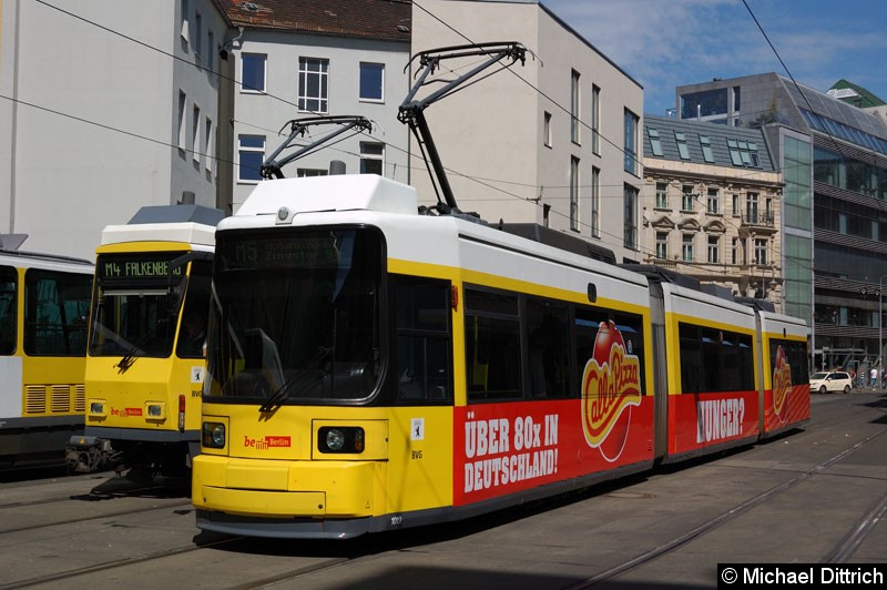 Bild: 1019 als Linie M5 in der Großen Präsidentenstr.