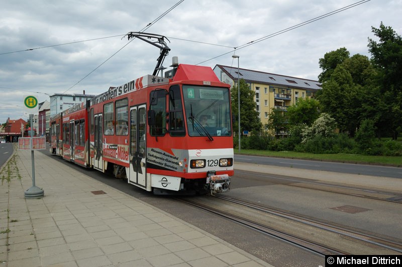 Bild: Wagen 129 als Linie 4 an der Haltestelle Görlitzer Str.