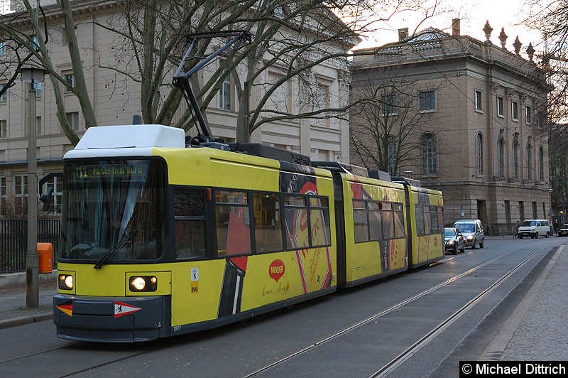 Bild: 1027 als Linie M1 an der Haltestelle Am Kupfergraben.