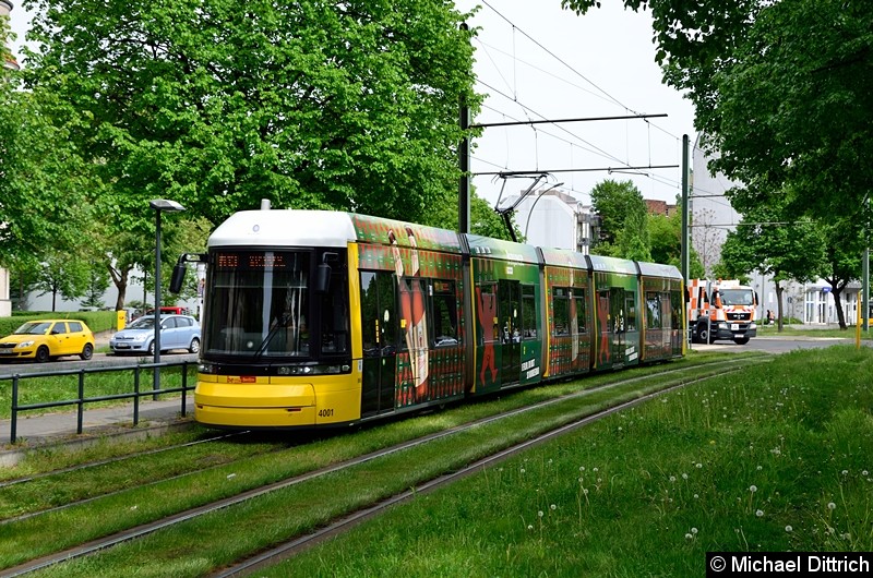 Bild: 4001 als Linie M13 an der Haltestelle Stahlheimer Str./Wisbyer Str.