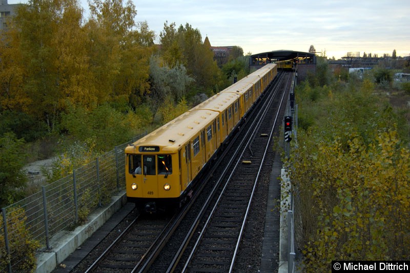 Bild: Geführt von 489 fährt dieser Zug kurz vor dem Bahnhof Potsdamer Platz in den Tunnel rein. 
Heute ist diese Aufnahme nicht mehr möglich.
