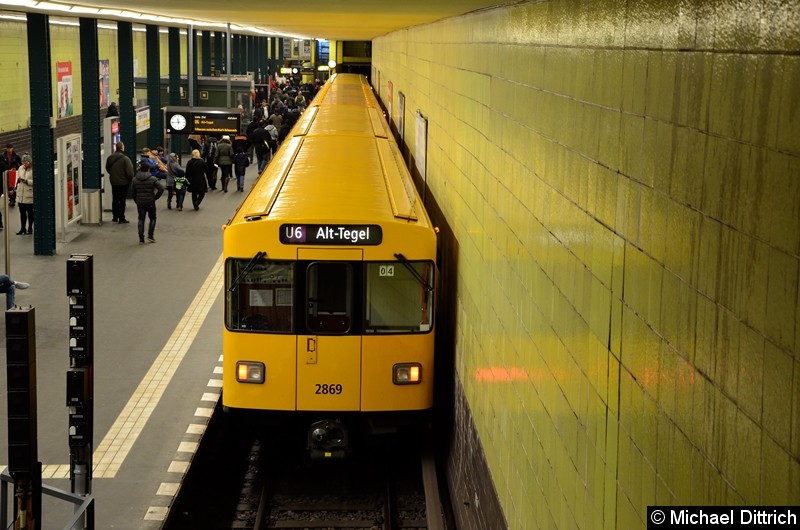 Bild: 2869 als Linie U6 im Bahnhof Tempelhof.