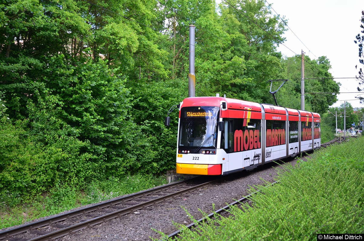Wagen 222 zwischen Haltestellen Bürgerhaus und Dornsheimer Weg.