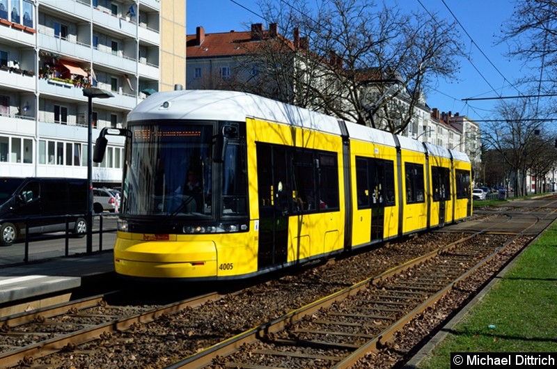 Bild: 4005 als Linie M10 an der Haltestelle Arnswalder Platz.