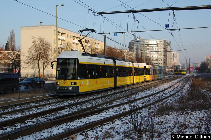 Bild: 1089 als Linie M6 vor der Haltestelle S Landsberger Allee.