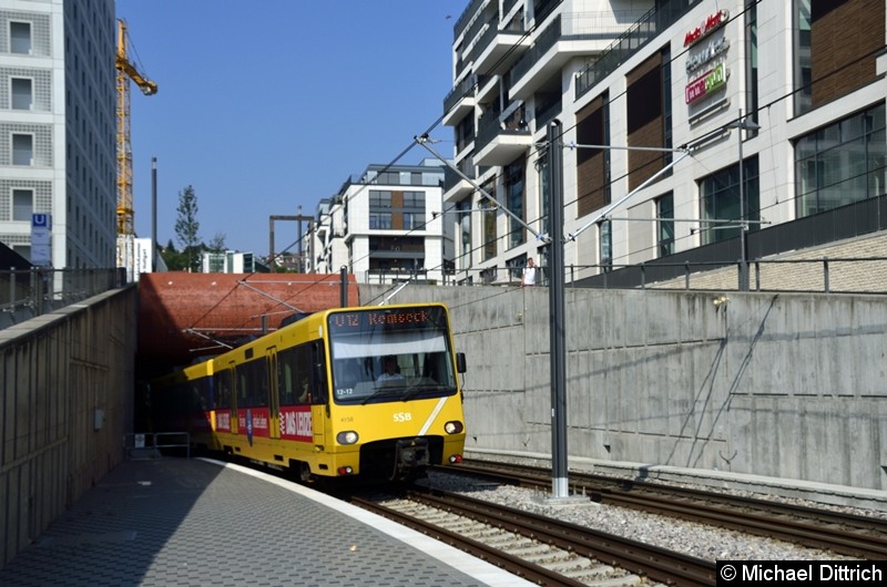 4158 + 4166 verlassen als Linie U12 den Tunnel am Budapester Platz und befahren eine neu gebaute Strecke.
