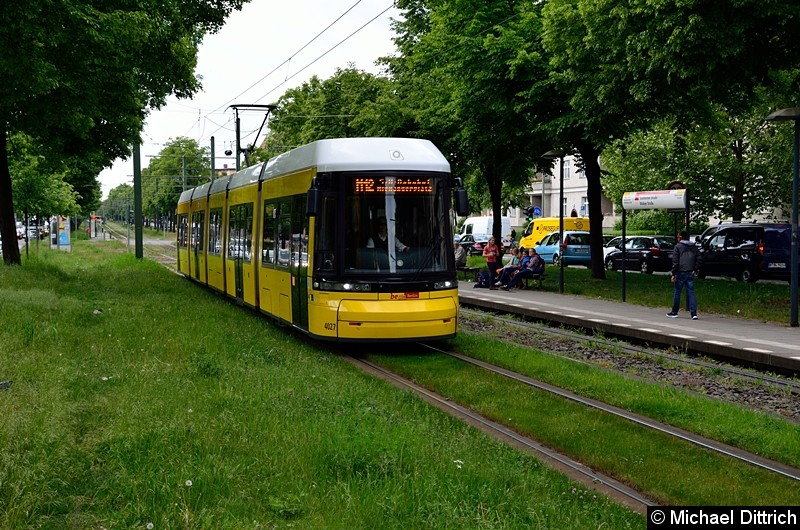 Bild: 4027 als Linie M12 zwischen den Haltestellen Stahlheimer Str./Wisbyer Str. und Prenzlauer Allee/Ostseestr.