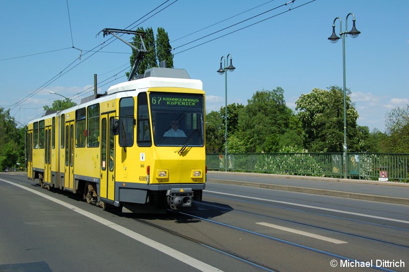 Bild: 6089 als Linie 67 auf der Dammbrücke.