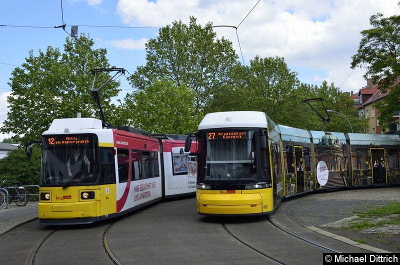 Bild: GT6U 1513 (links als Linie 12) und F6Z 4021 (rechts als Linie 27) in der Wendeschleife Pasedagplatz.