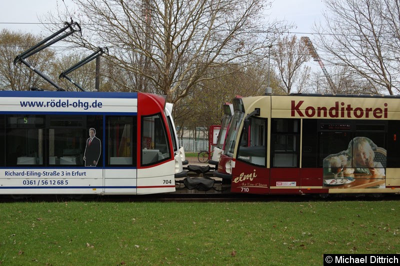 Bild: Treffen der Combinos 703 und 705 (hinten) mit 704 und 710 (vorne) an der Haltestelle Thüringenhalle.