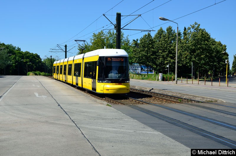 Bild: 8009 als Linie M4 kurz vor der Haltestelle Satdion Buschallee/Hansastr.