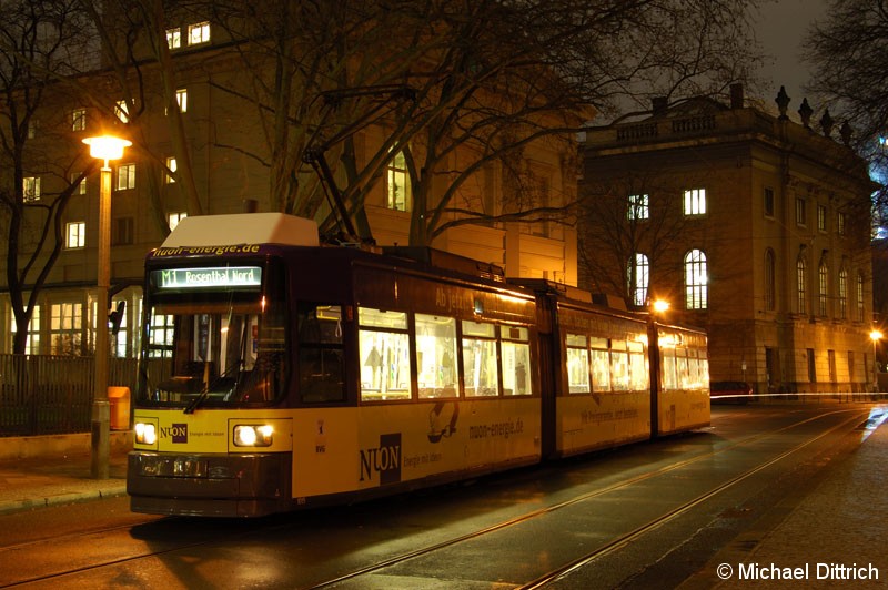 Bild: 1015 als Linie M1 an der Haltestelle Am Kupfergraben.