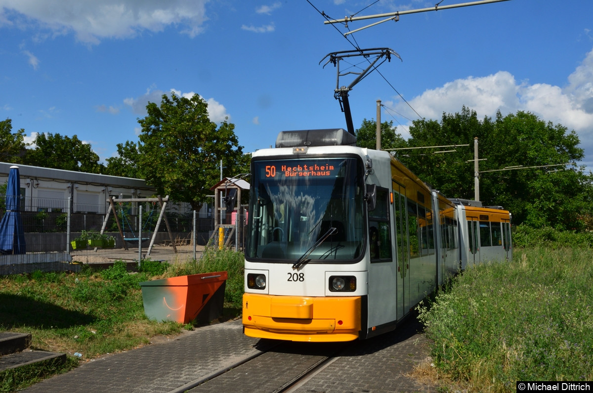 Bild: Wagen 208 in der Endstelle Hechtsheim, Bürgerhaus.