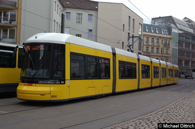 Bild: 8014 als Linie M5 in der Großen Präsidentenstr.