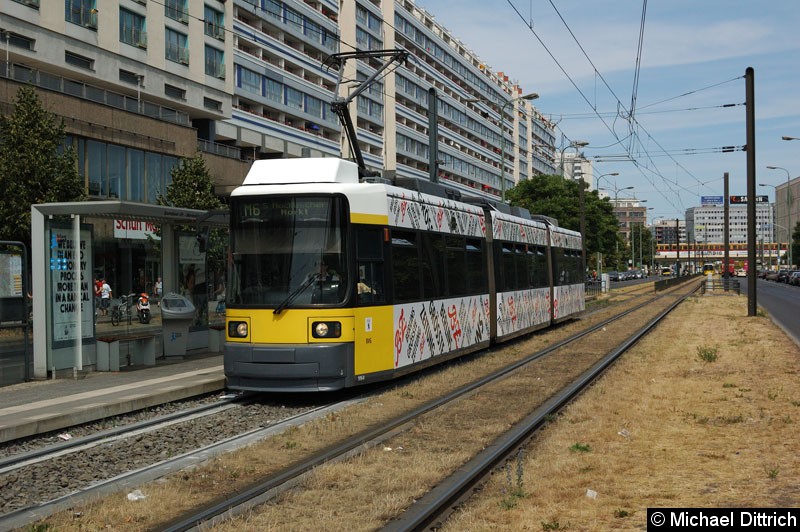 Bild: 1064 als Linie M6 an der Haltestelle Spandauer Str./Marienkirche.