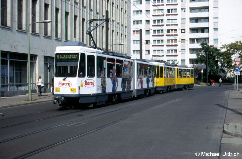 Bild: 6060 als Linie 5 in der Bernhard-Weiß-Str. (vormals ohne Namen).