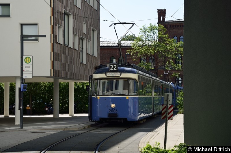 Bild: 2006 + 2039 als Linie 22 an der Endstelle Hochschule München.