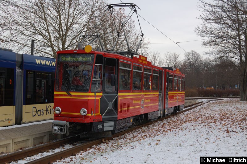 Bild: KT4D 512 als Stadtrundfahrt an der Haltestelle Thüringenhalle.