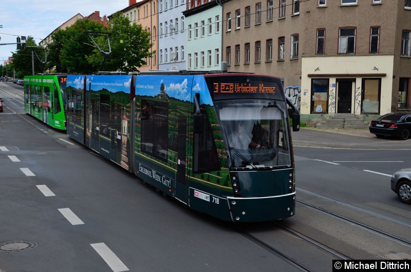 Bild: Combino 718 und 719 als Linie 3 auf der Kreuzung Bergstraße/Andreasstraße.