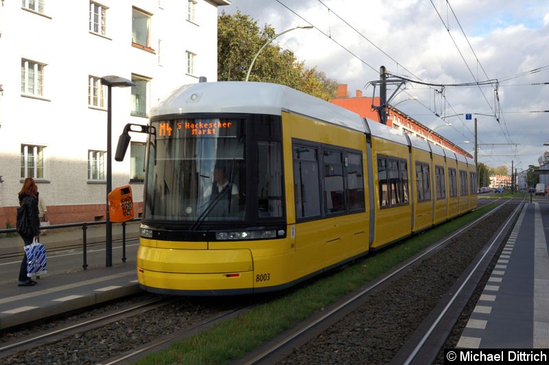 Bild: Flexity F8E 8003 an der Haltestelle Buschallee, er wurde am 07.10.2011 zugelassen.