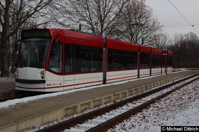 Bild: Combino 643 als Linie 1 an der Haltestelle Thüringenhalle.