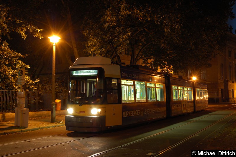Bild: 1071 als Linie M1 an der Haltestelle Am Kupfergraben.