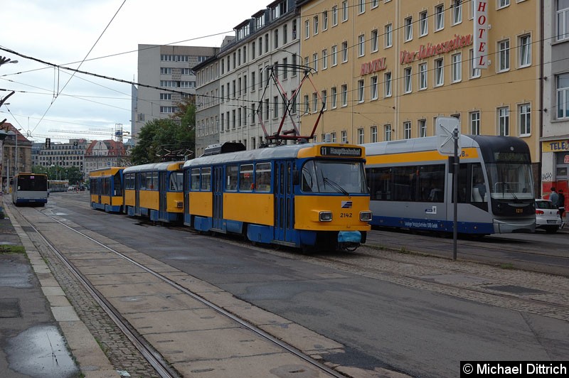 Bild: 2142 als Linie 11 (E) in der Wendestelle hinter dem Hauptbahnhof.