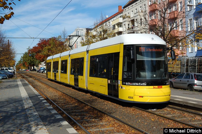 Bild: 4004 als Linie M10 an der Haltestelle Bersarinplatz.