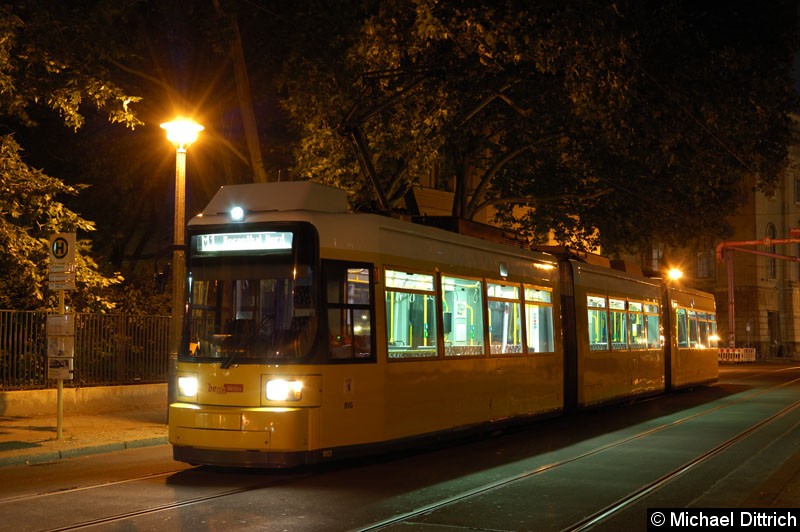 Bild: 1003 als Linie M1 an der Haltestelle Am Kupfergraben.