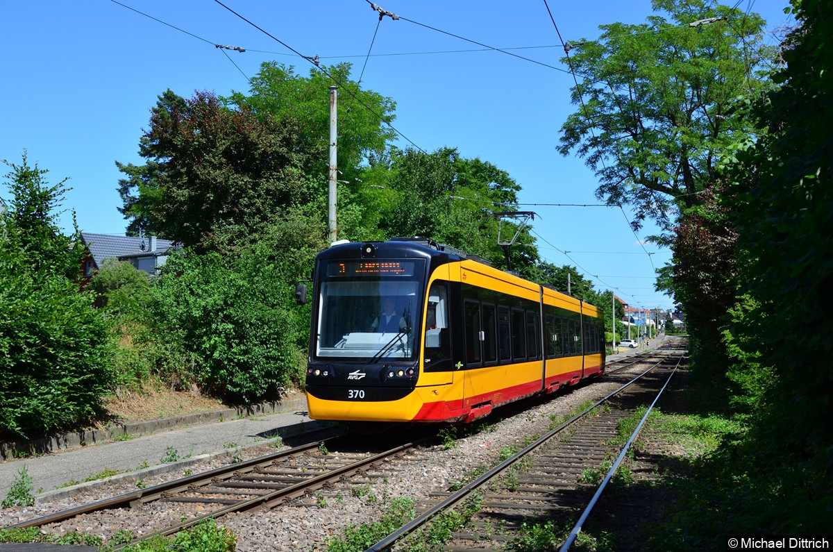 Bild: 370 als Linie 3 kurz vor der Haltestelle Waidweg (Daxlanden).