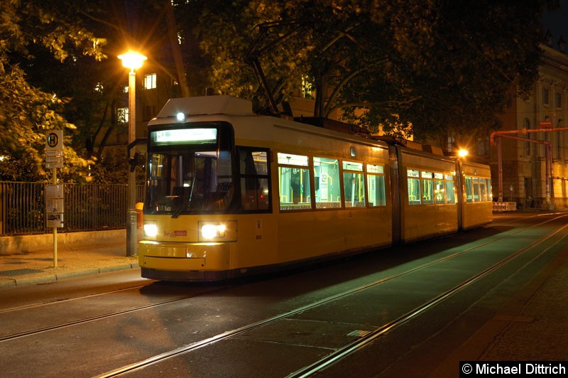 Bild: 1081 als Linie M1 in der Haltestelle Am Kupfergraben.