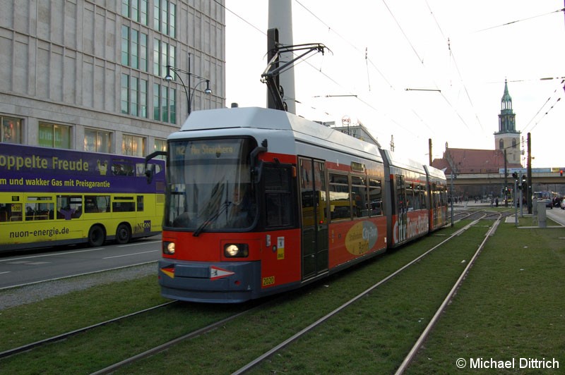 Bild: 2020 als Linie M2 vor der Haltestelle Memhardstraße.