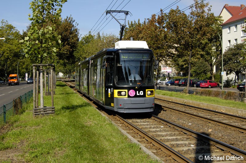 Bild: 2009 als Linie M10 vor der Haltestelle Landsberger Allee/Petersburger Straße.