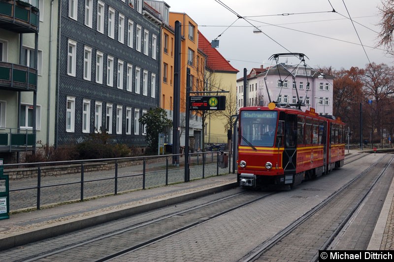 Bild: KT4D 512 als Stadtrundfahrt an der Haltestelle Sparkassen Finanzzentrum.