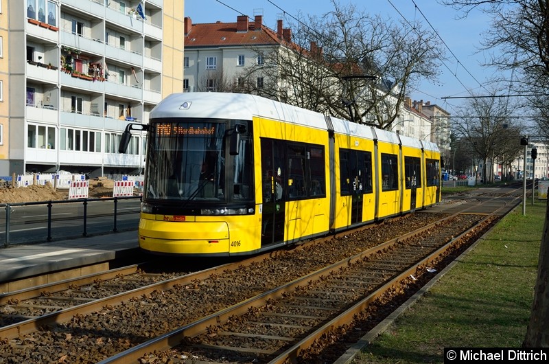 Bild: 4016 als Linie M10 an der Haltestelle Arnswalder Platz.
