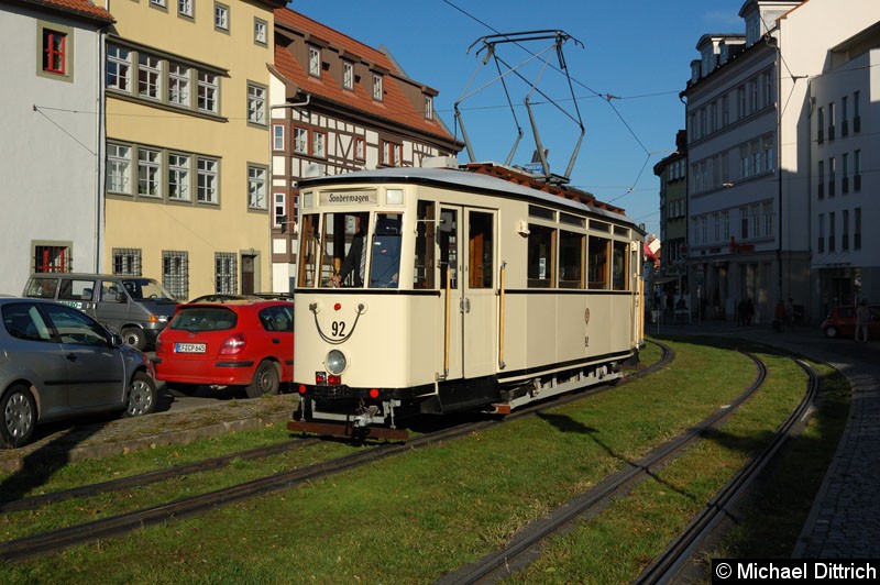 Bild: Der älteste noch existierende Wagen in Erfurt. Hier auf dem Weg in die Wendeschleife Domplatz.