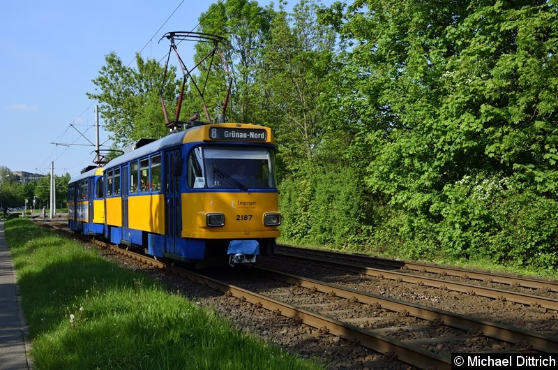 Bild: 2187 + 2184 als Linie 8 zwischen den Haltestellen Am Vorwerk und Strabf. Paunsdorf.