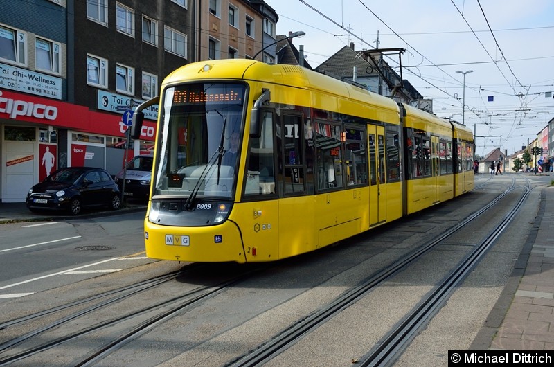 Bild: 8009 als Linie 101 in der Altendorfer Straße um zur Endstelle Helenenstraße zu fahren.