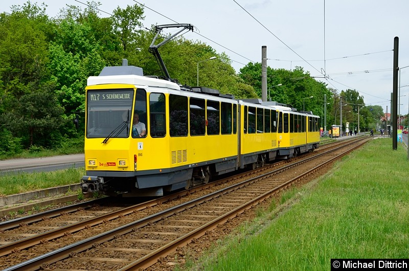 Bild: 6055 + 6078 als Linie M17 zwischen den Haltestellen Hegemeisterweg und Volkspark Wuhlheide.