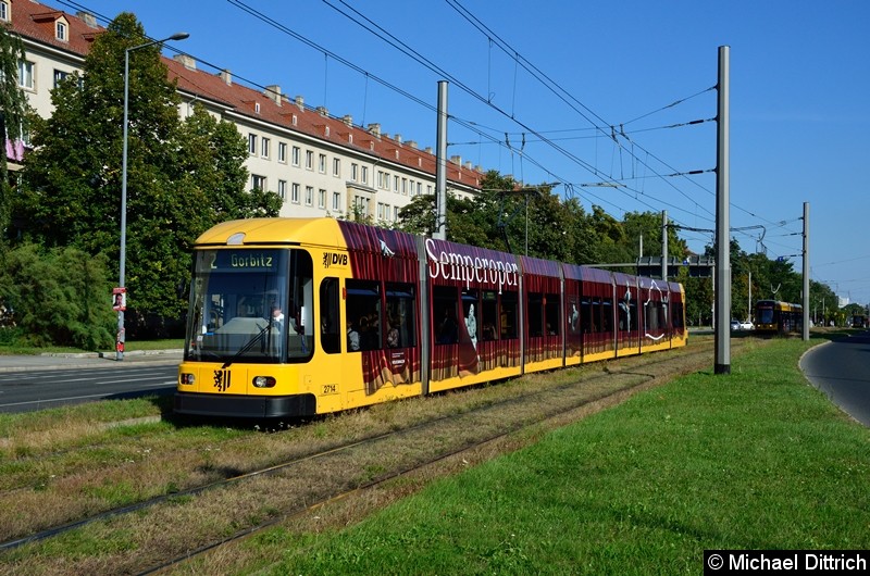 Bild: 2714 als Linie 2 in der Grunaer Straße zwischen den Haltestellen Deutsches Hygiene-Museum und Pirnaischer Platz.