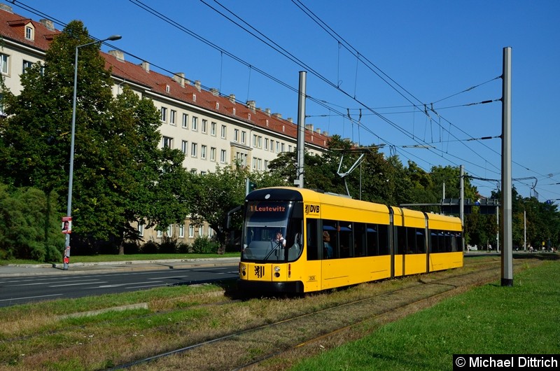 2626 als Linie 1 in der Grunaer Straße zwischen den Haltestellen Deutsches Hygiene-Museum und Pirnaischer Platz.