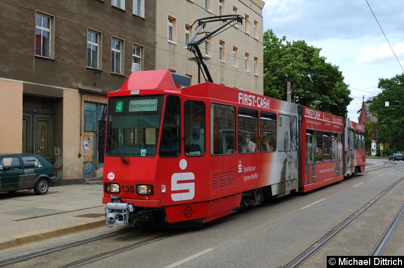 Bild: Wagen 136 als Linie 4 an der Haltestelle Bonnaskenplatz.