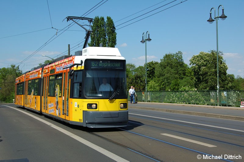 Bild: 1088 als Linie 62 auf der Dammbrücke.