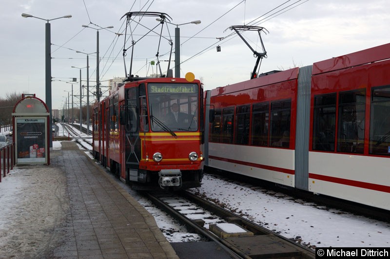 Bild: KT4D 512 als Stadtrundfahrt an der Haltestelle Klinikum.