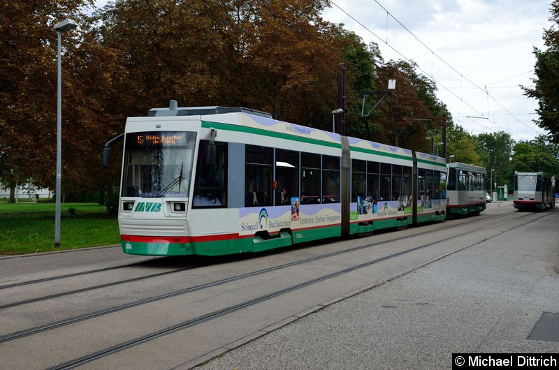 Bild: 1304 + 2202 als Linie 5 zwischen den Haltestellen Listemannstr. und Opernhaus.