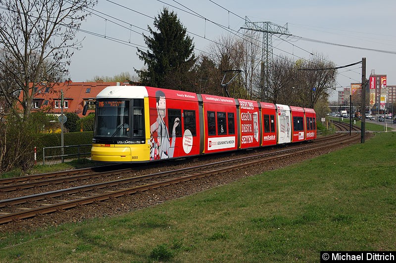 Bild: Flexity 8003 als Linie M6 kurz vor der Haltestelle Landsberger Allee/Rhinstr.