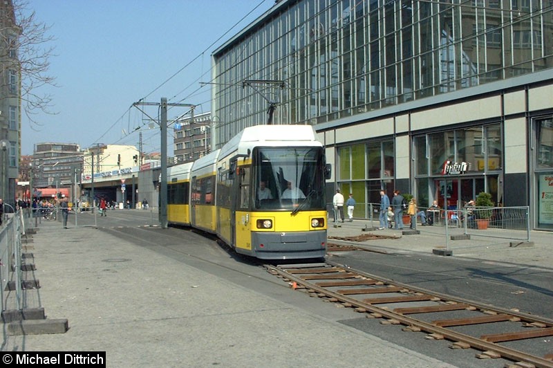 Bild: 2041 als Linie 4 beim Wenden in der Gonthardstraße.